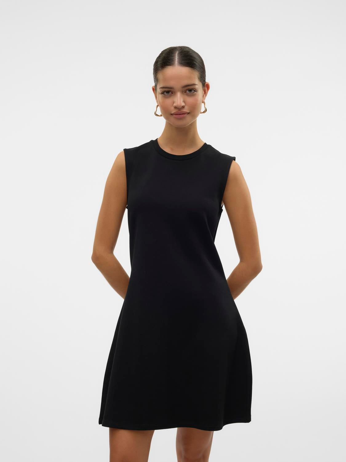 model_shot-front