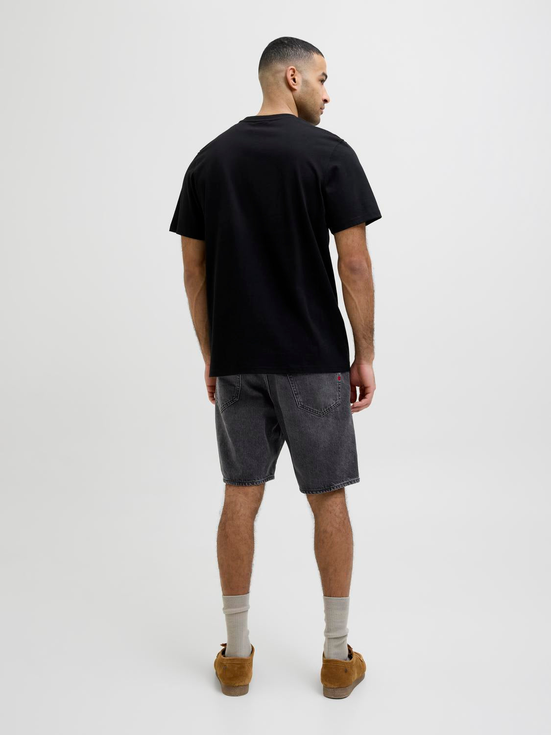 model_shot-back