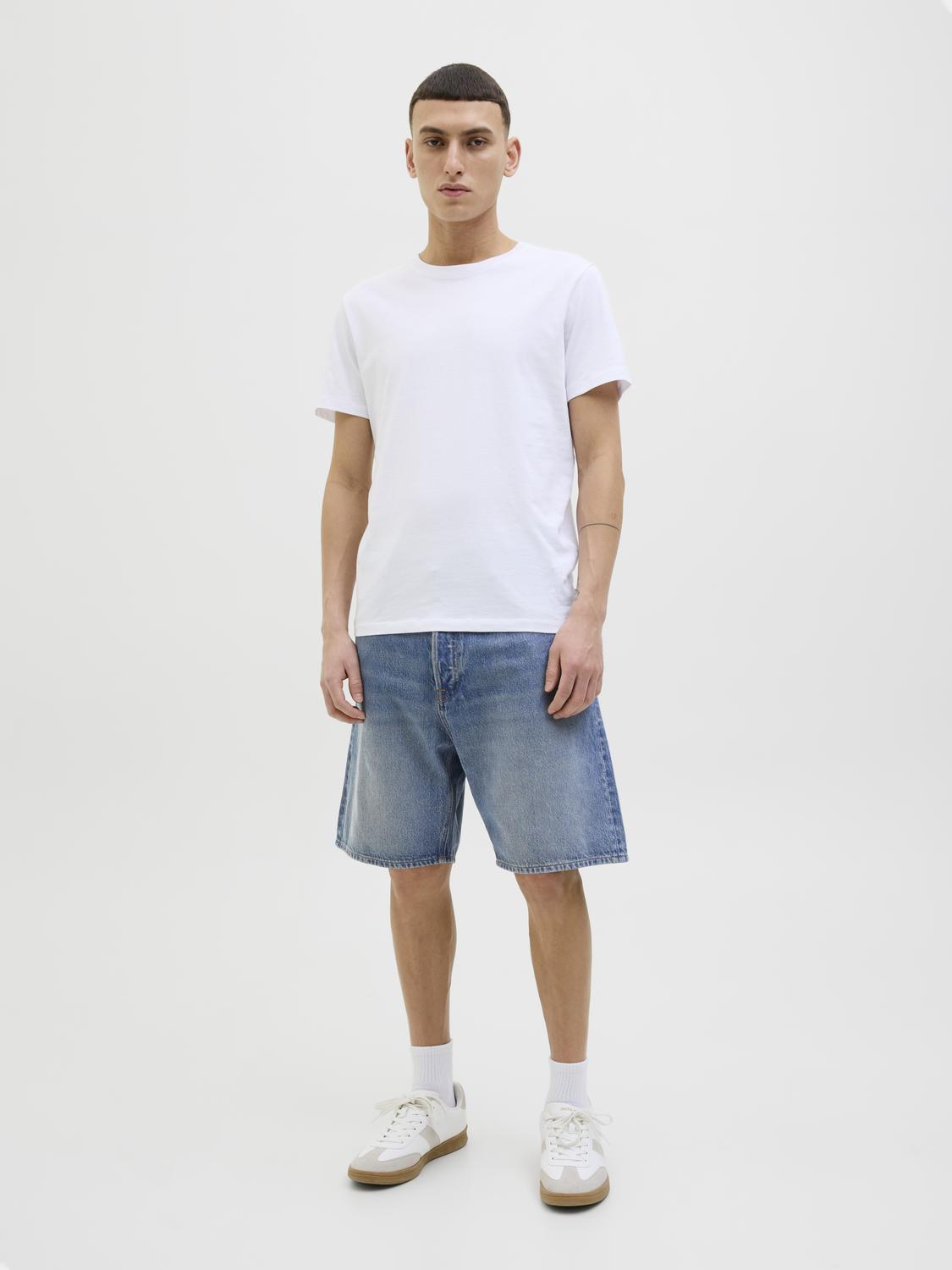 model_shot-front_full