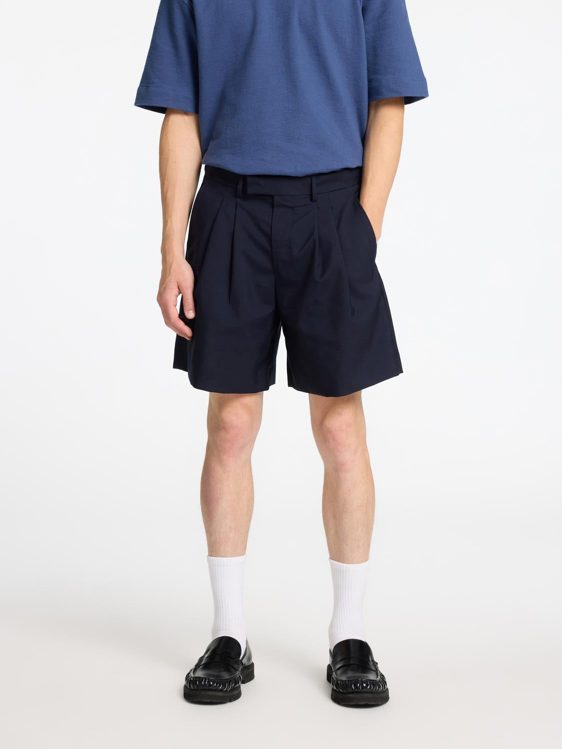 model_shot-front