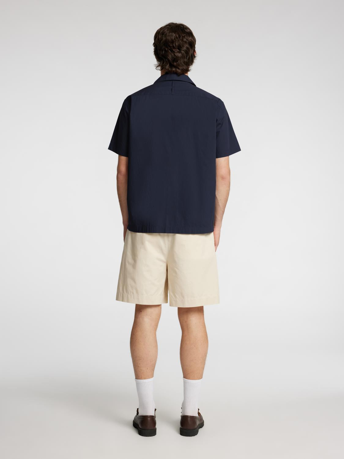 model_shot-back