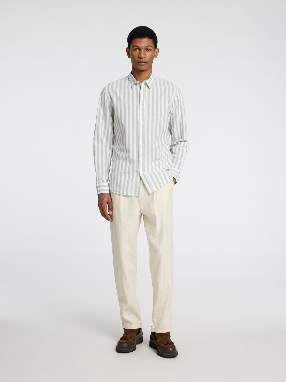 model_shot-front_full