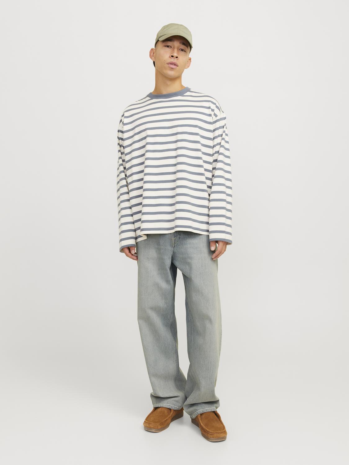 model_shot-front_full