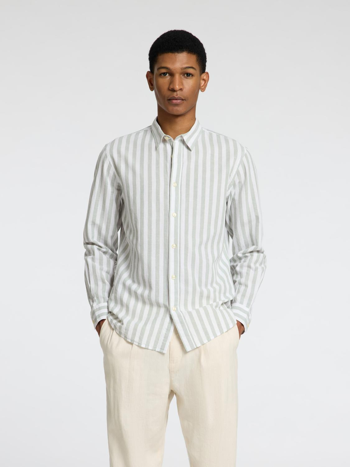 model_shot-front
