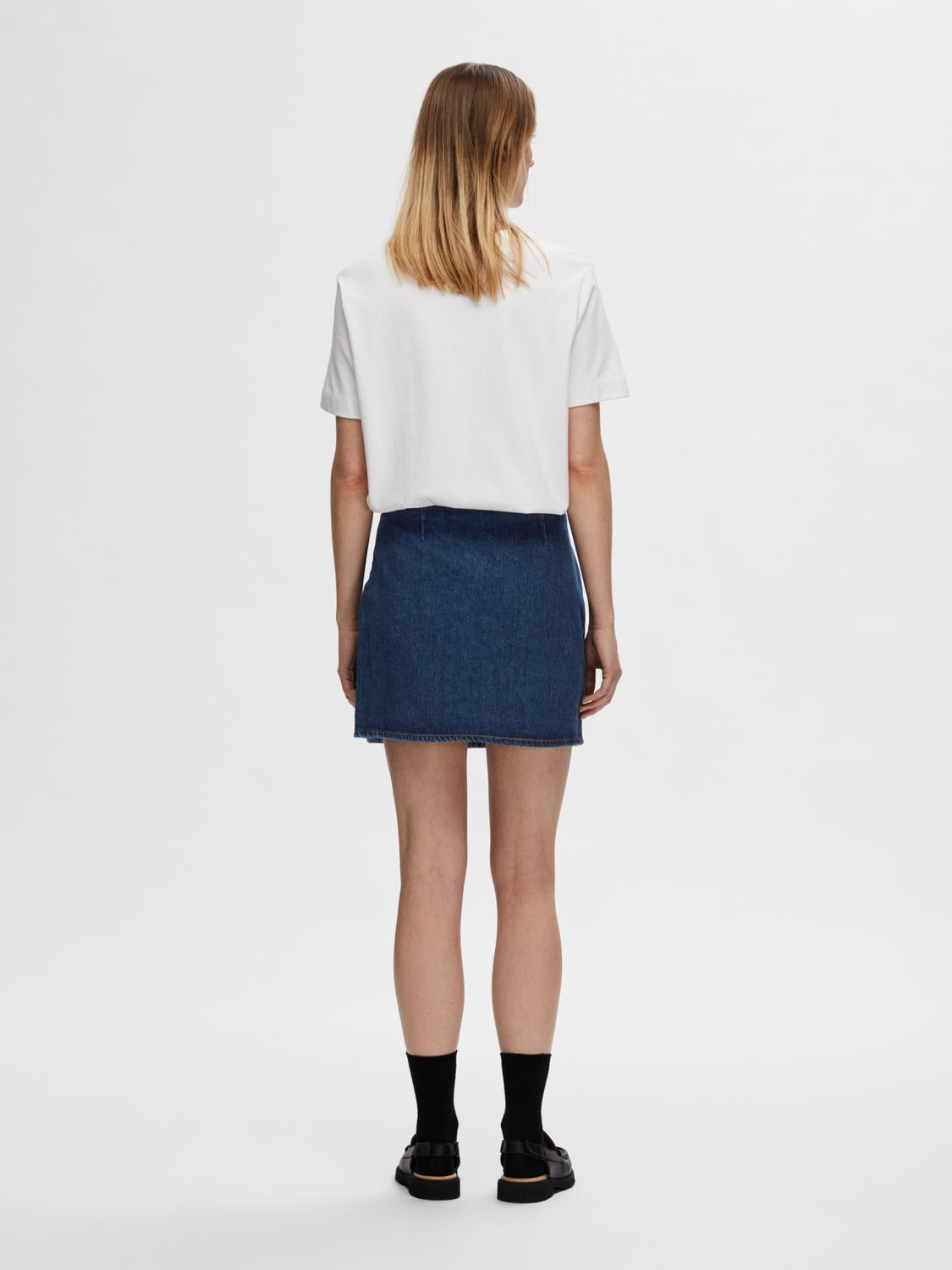 model_shot-back