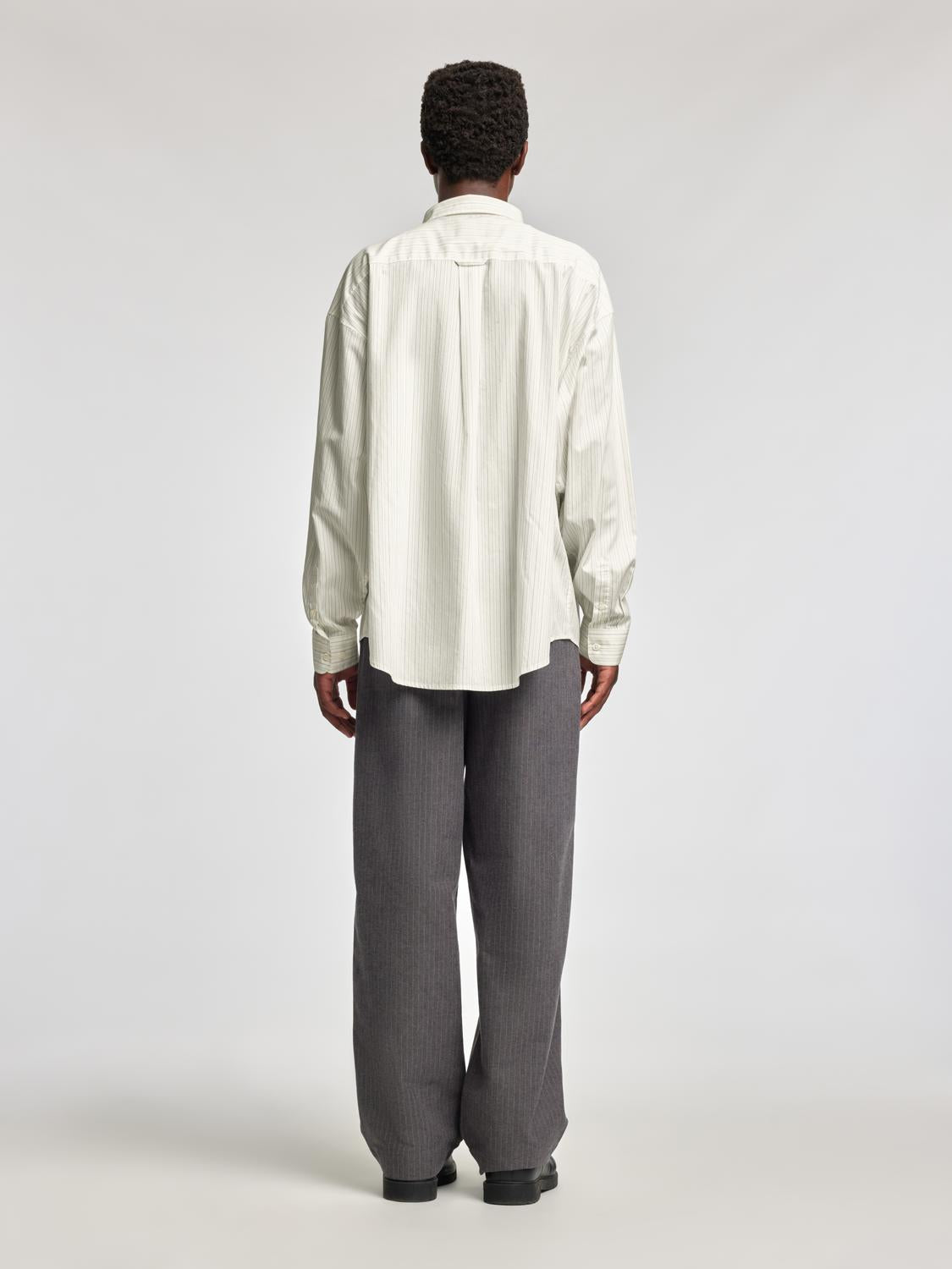model_shot-back