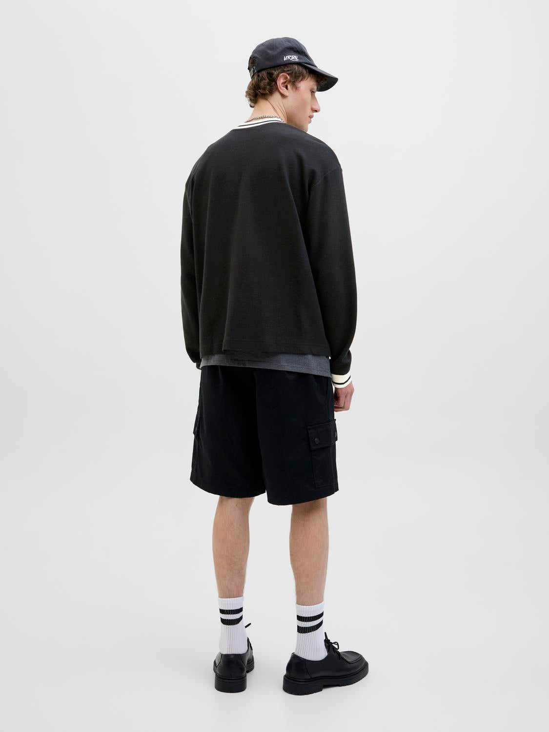 model_shot-back
