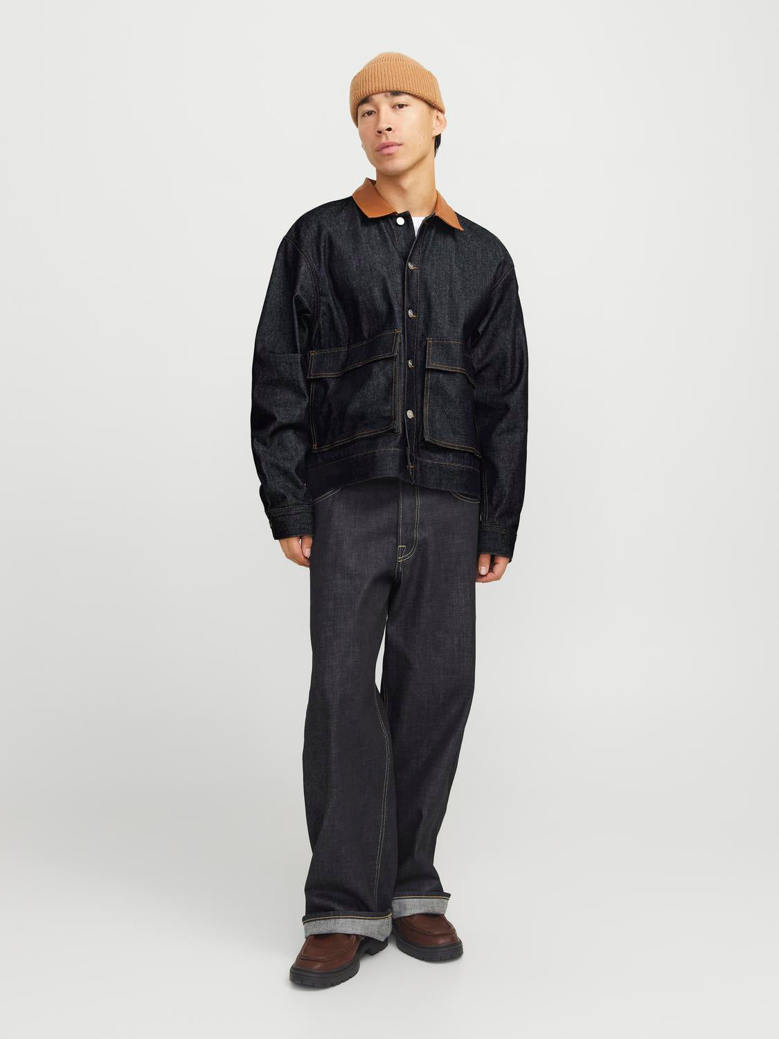 model_shot-front_full