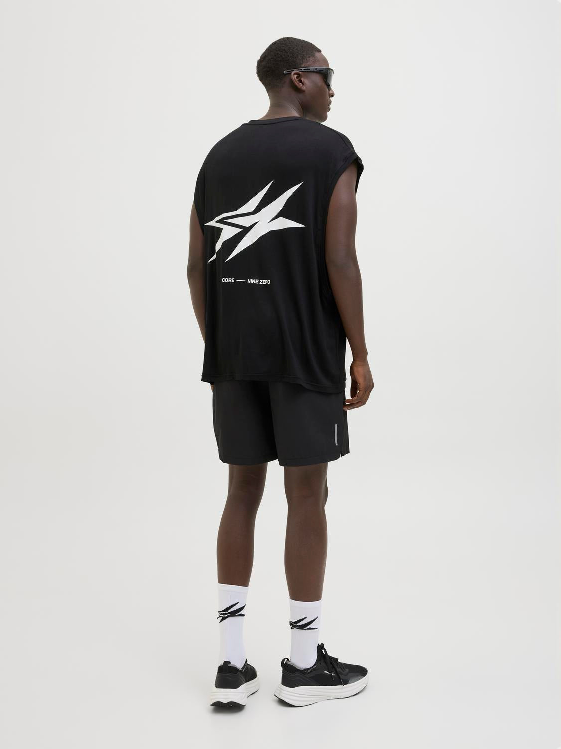 model_shot-back