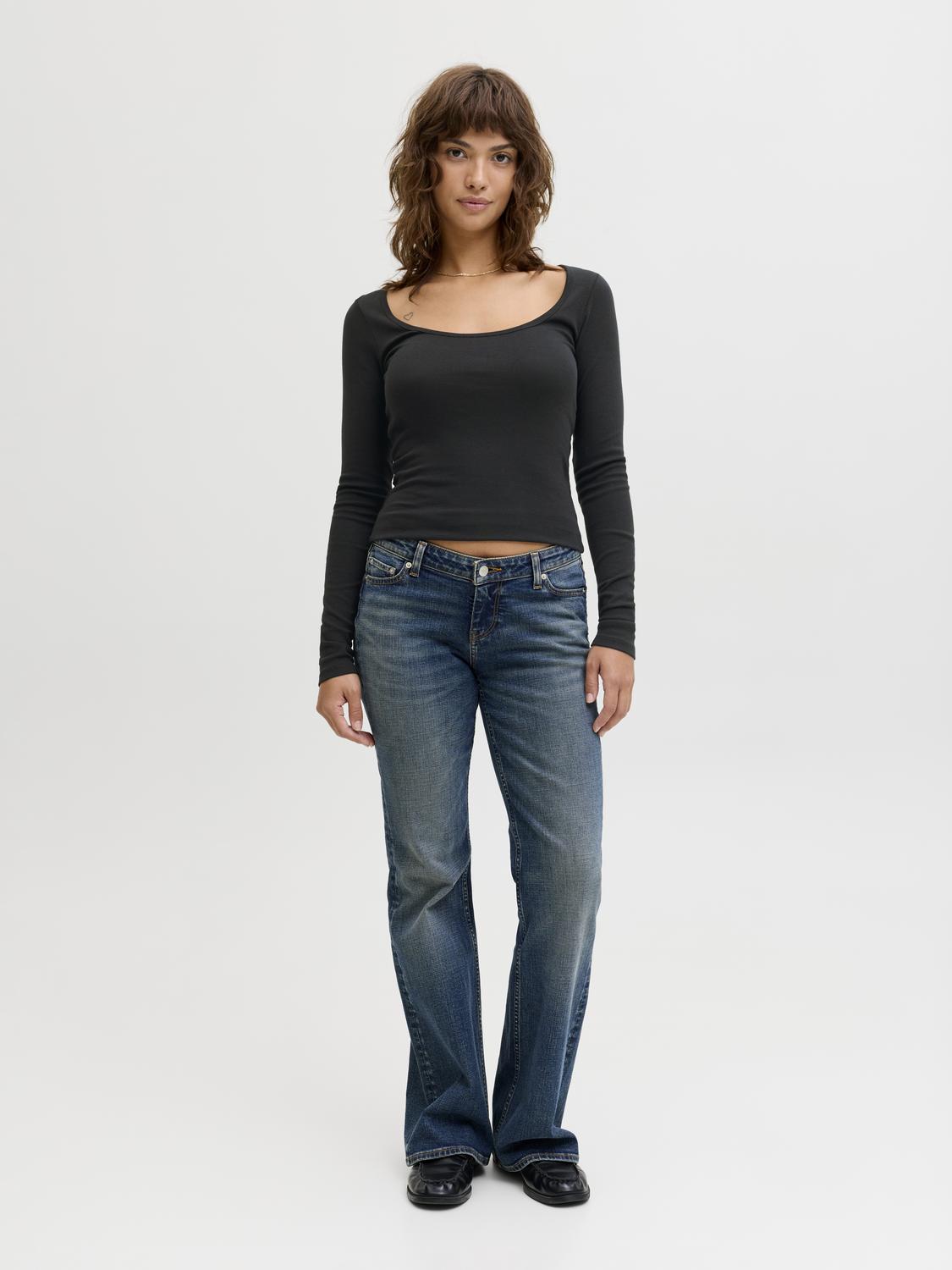 model_shot-front_full