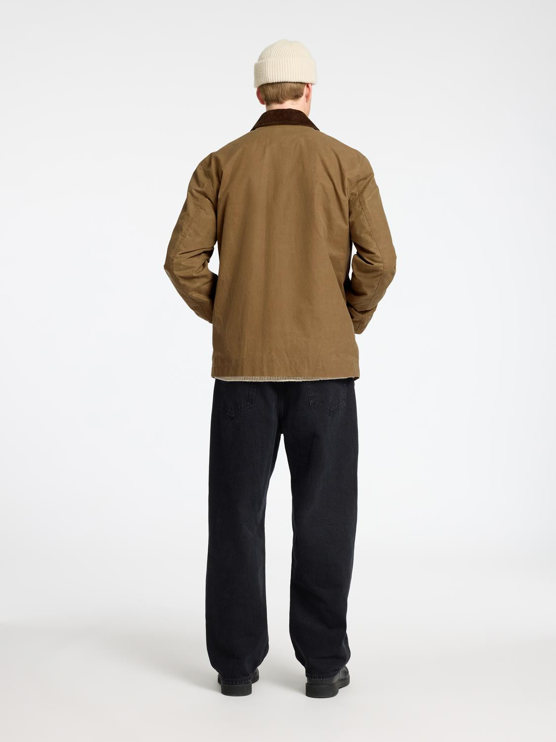 model_shot-back