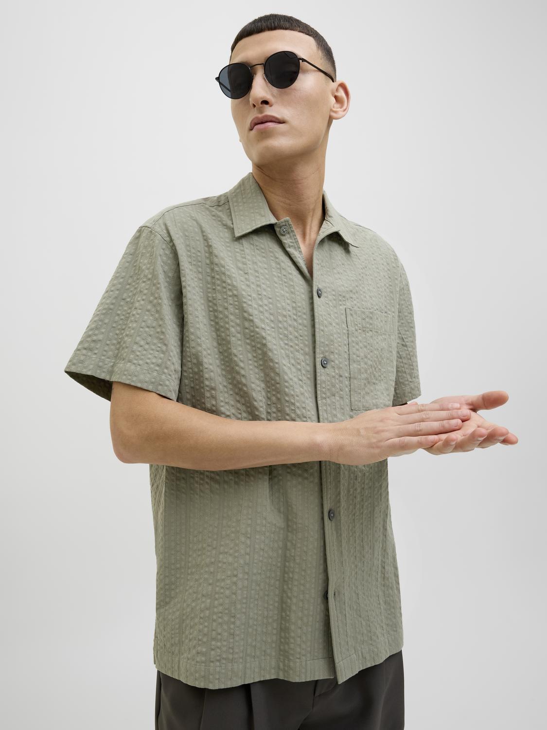 model_shot-creative