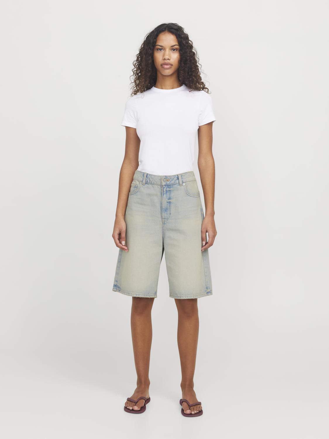 model_shot-front_full