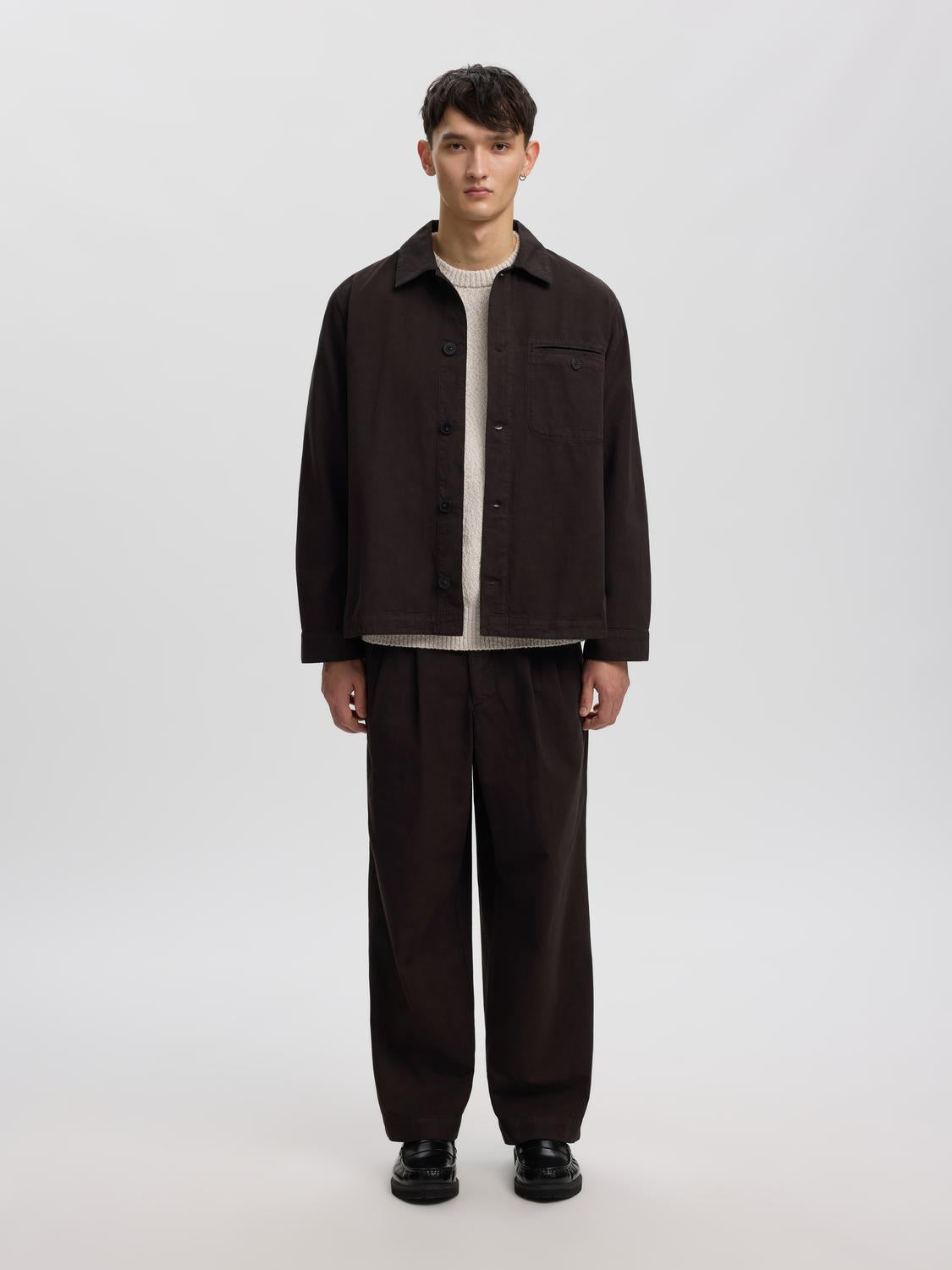 model_shot-front_full