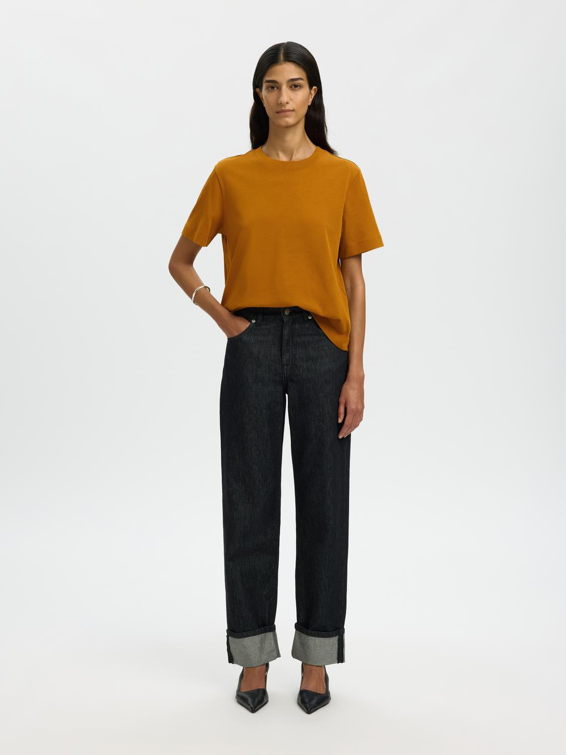 model_shot-front_full