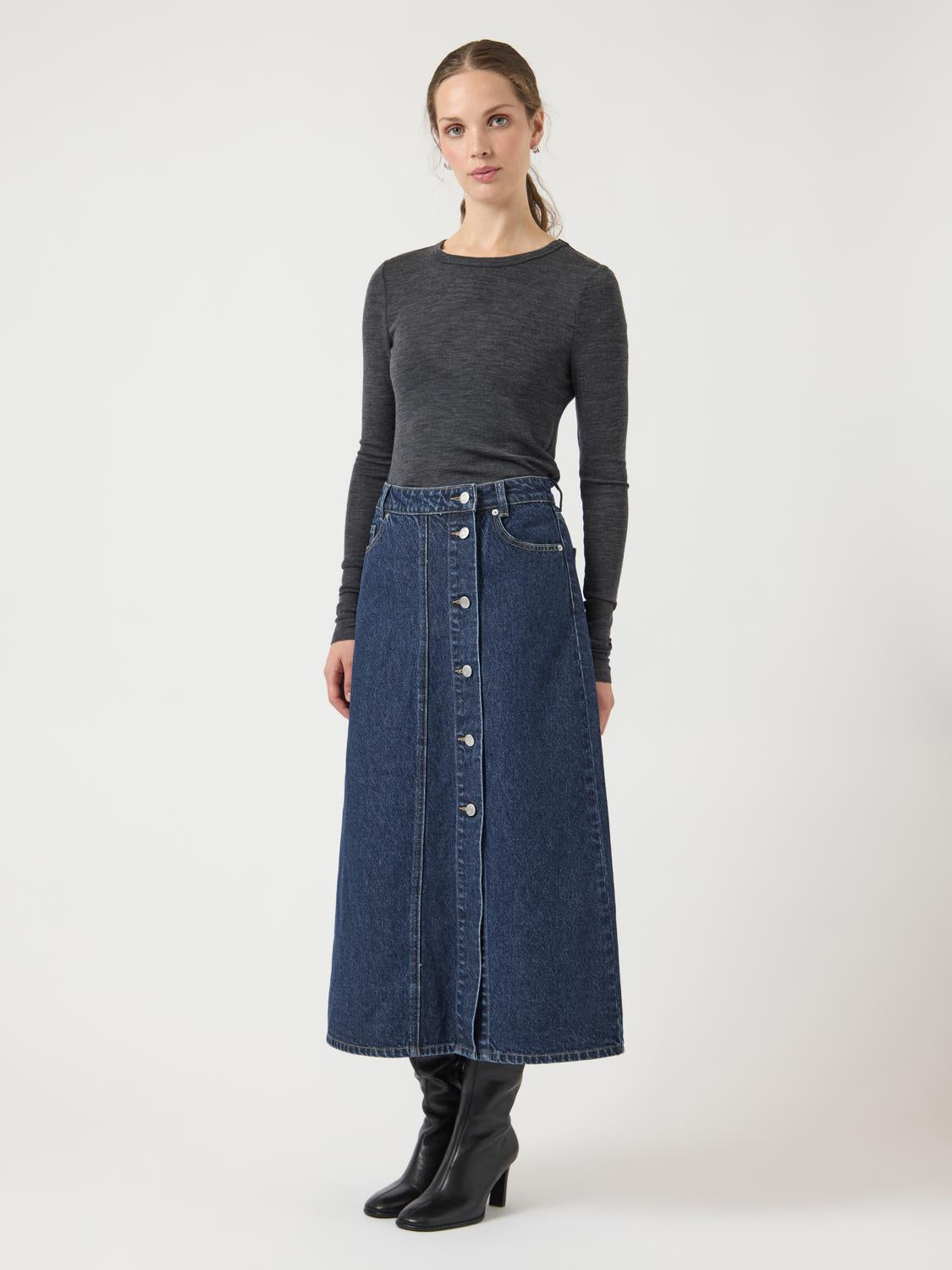 model_shot-front_full