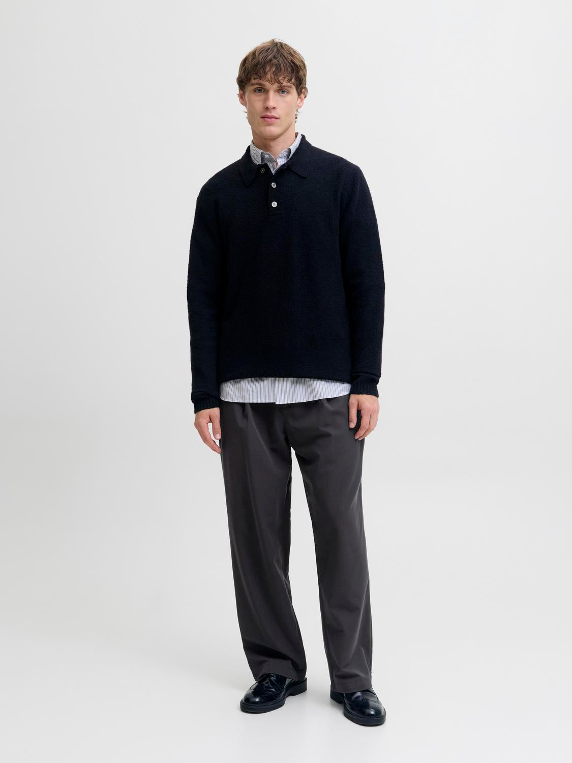 model_shot-front_full