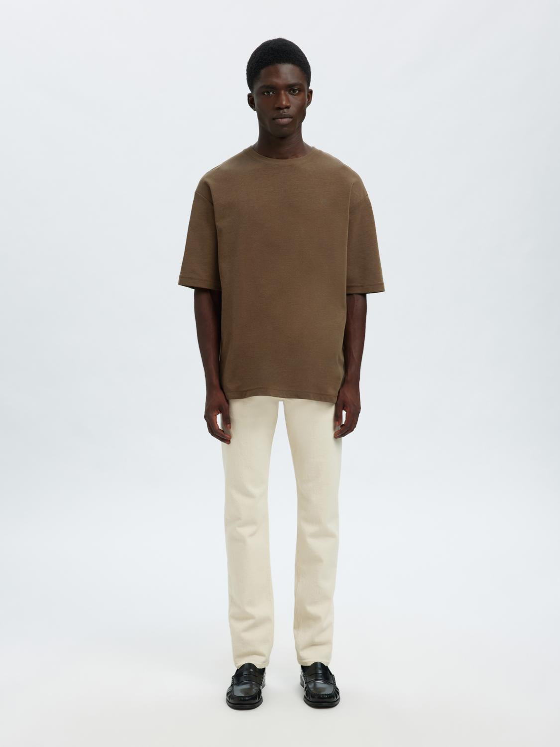 model_shot-front_full