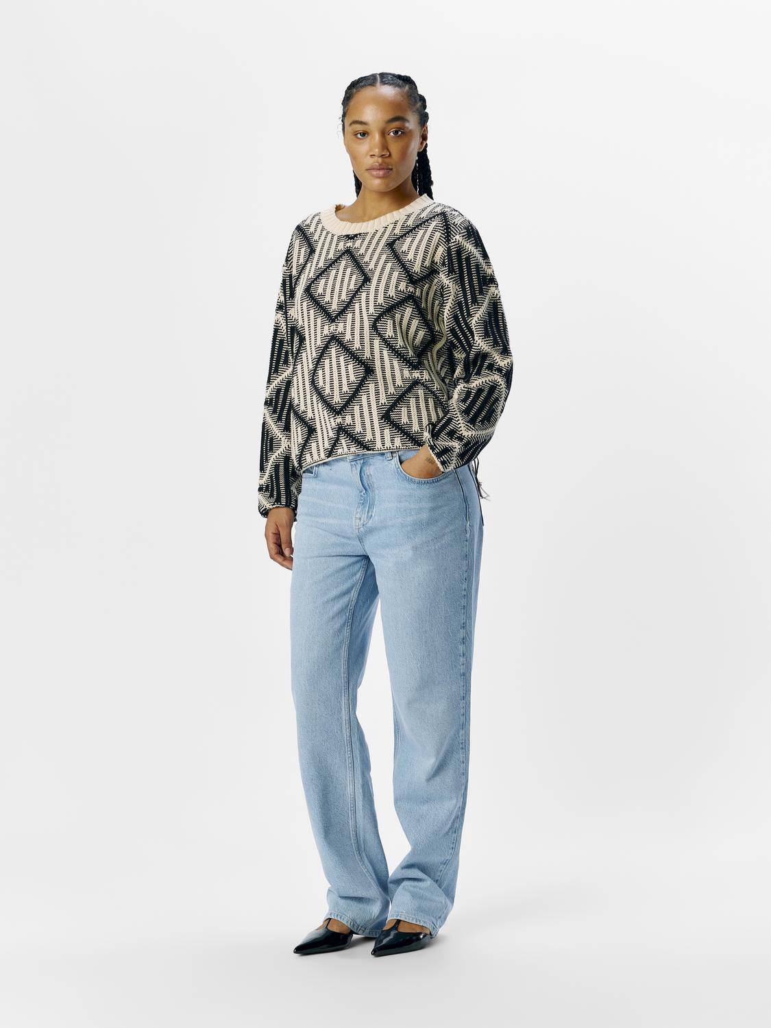 model_shot-front_full