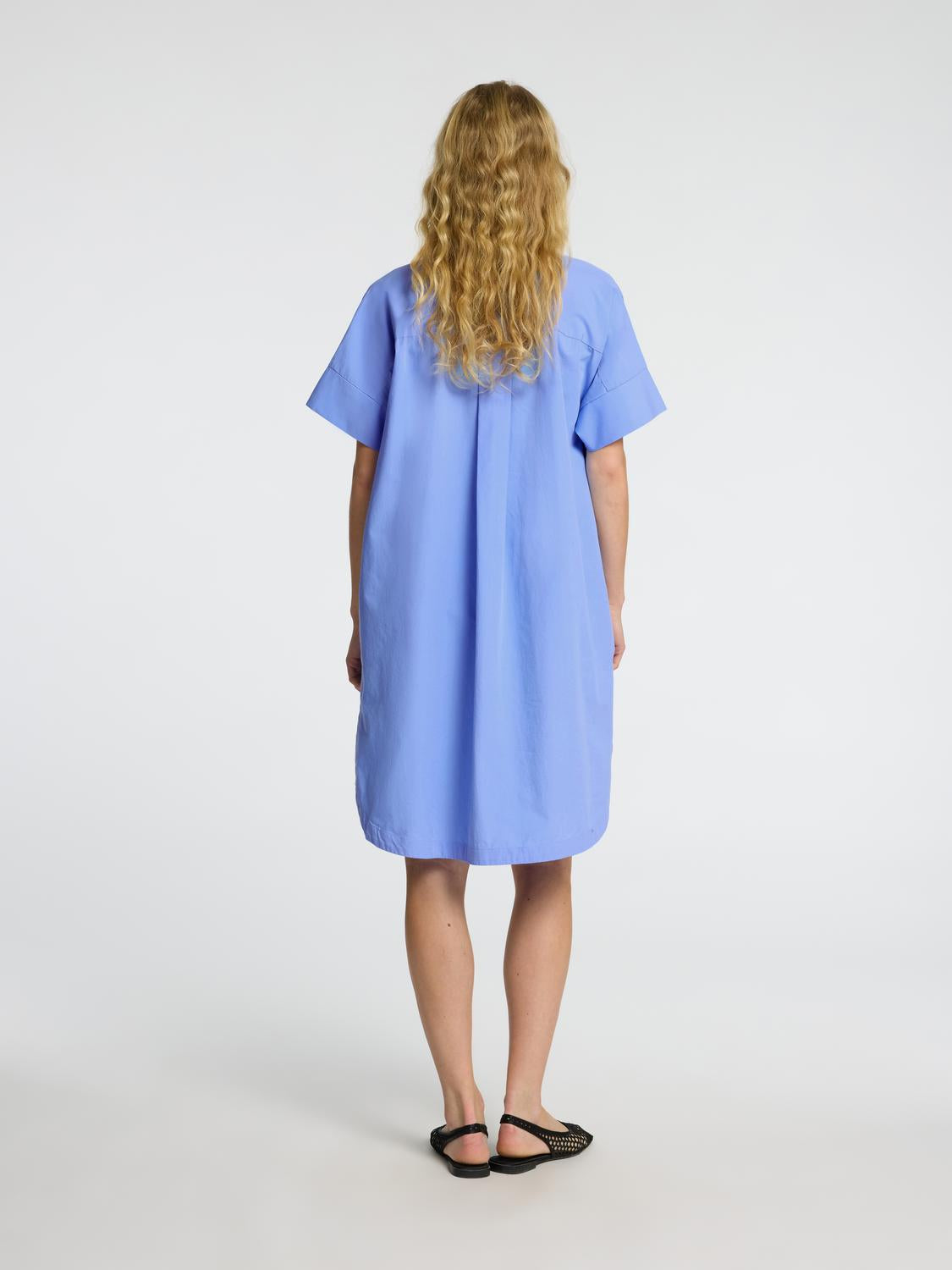 model_shot-back