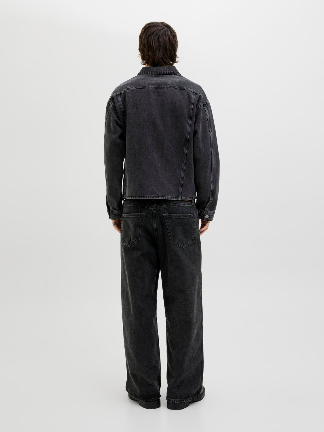model_shot-back