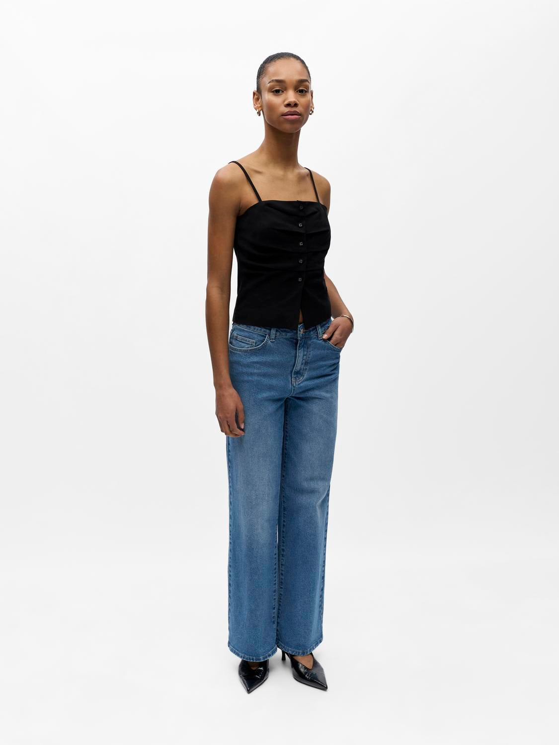 model_shot-front_full