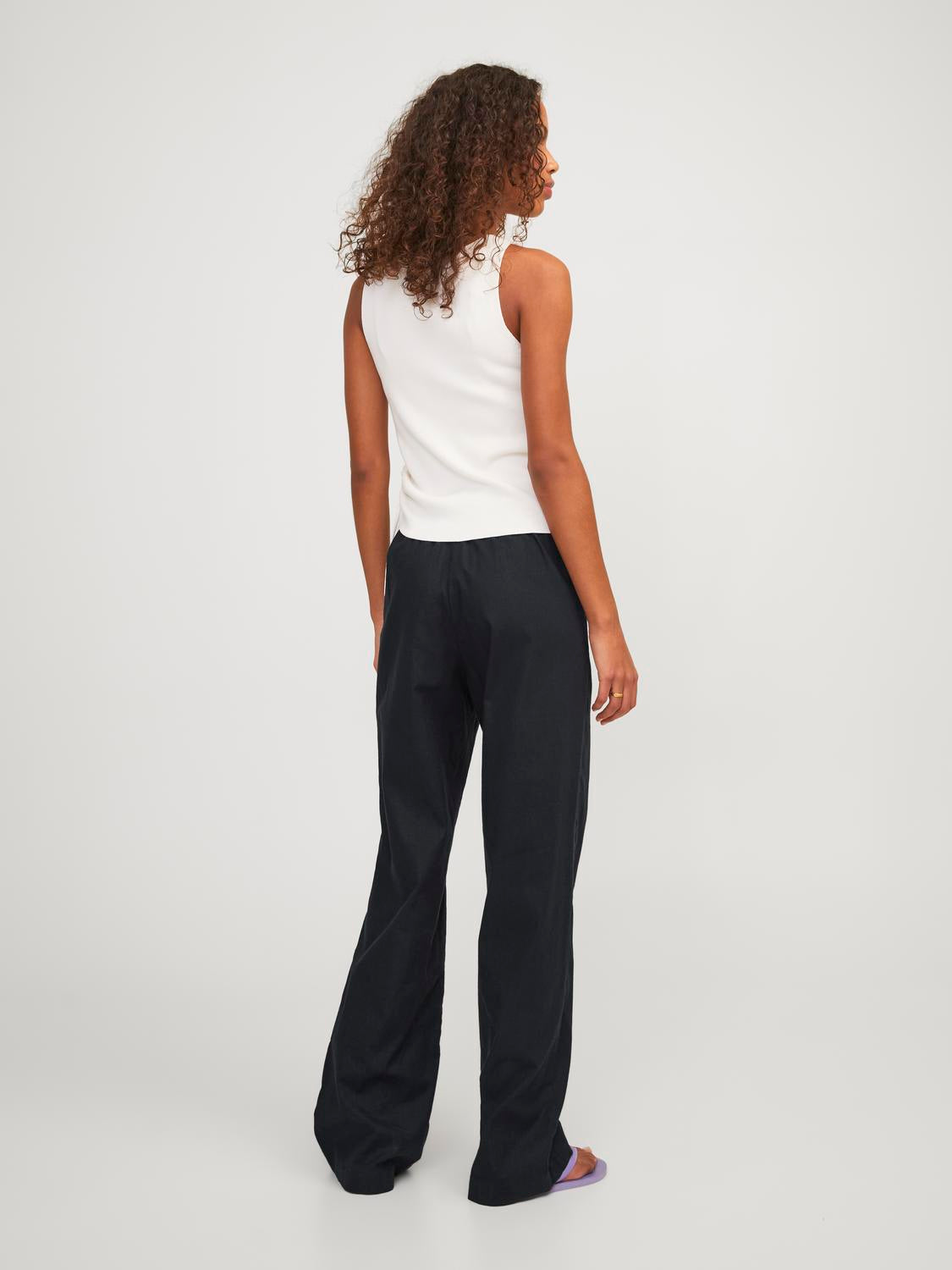 model_shot-back