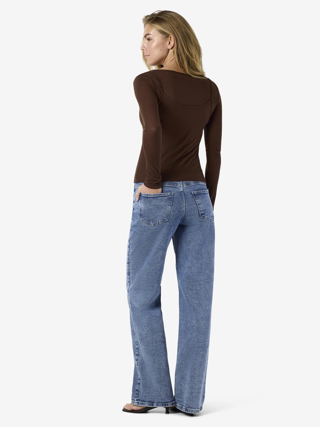 model_shot-front_full