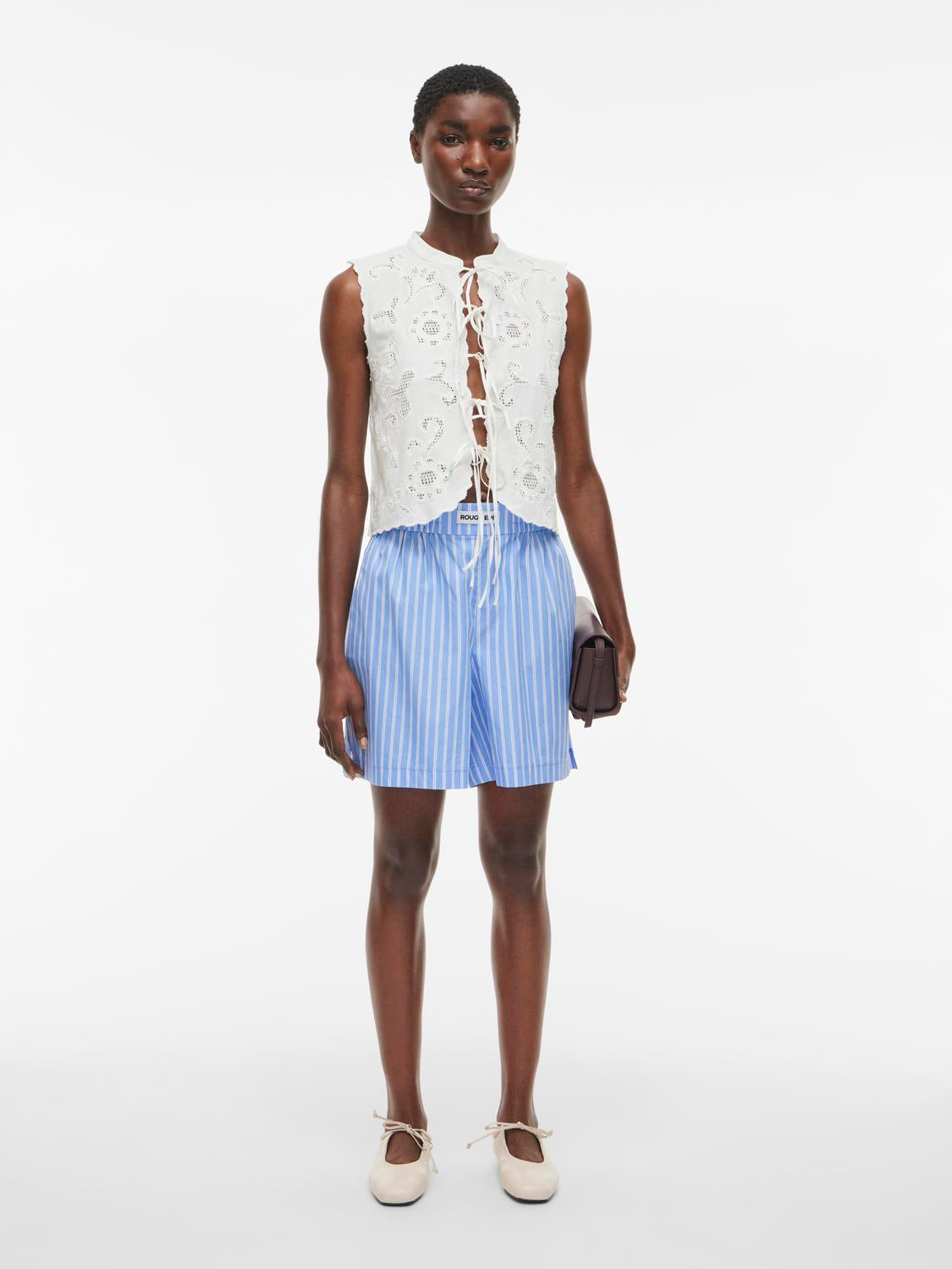 model_shot-front_full