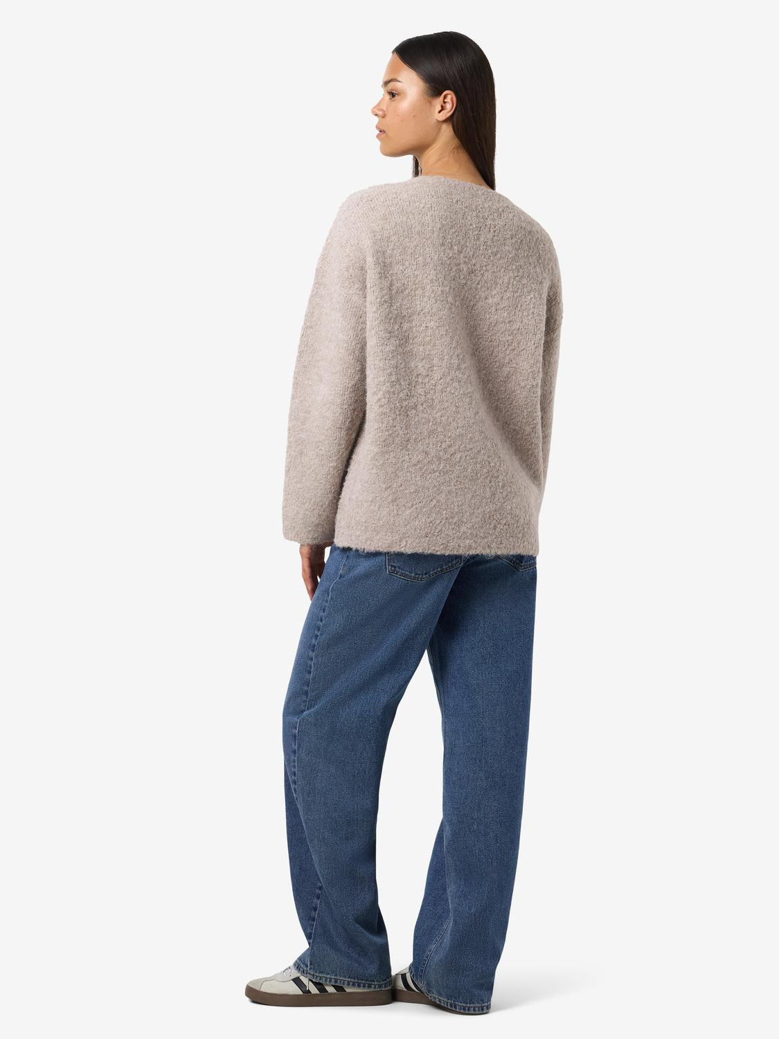 model_shot-front_full