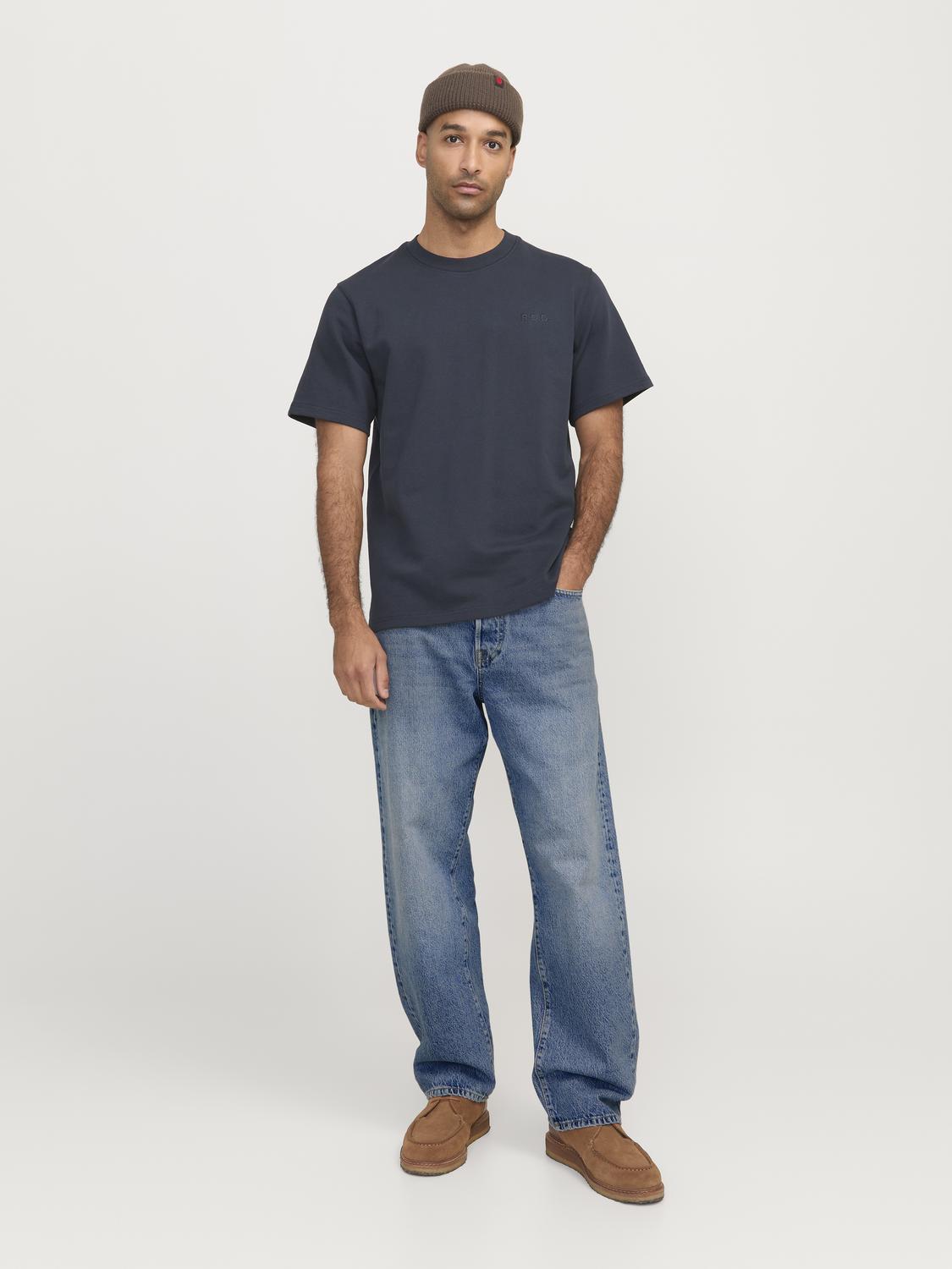 model_shot-front_full