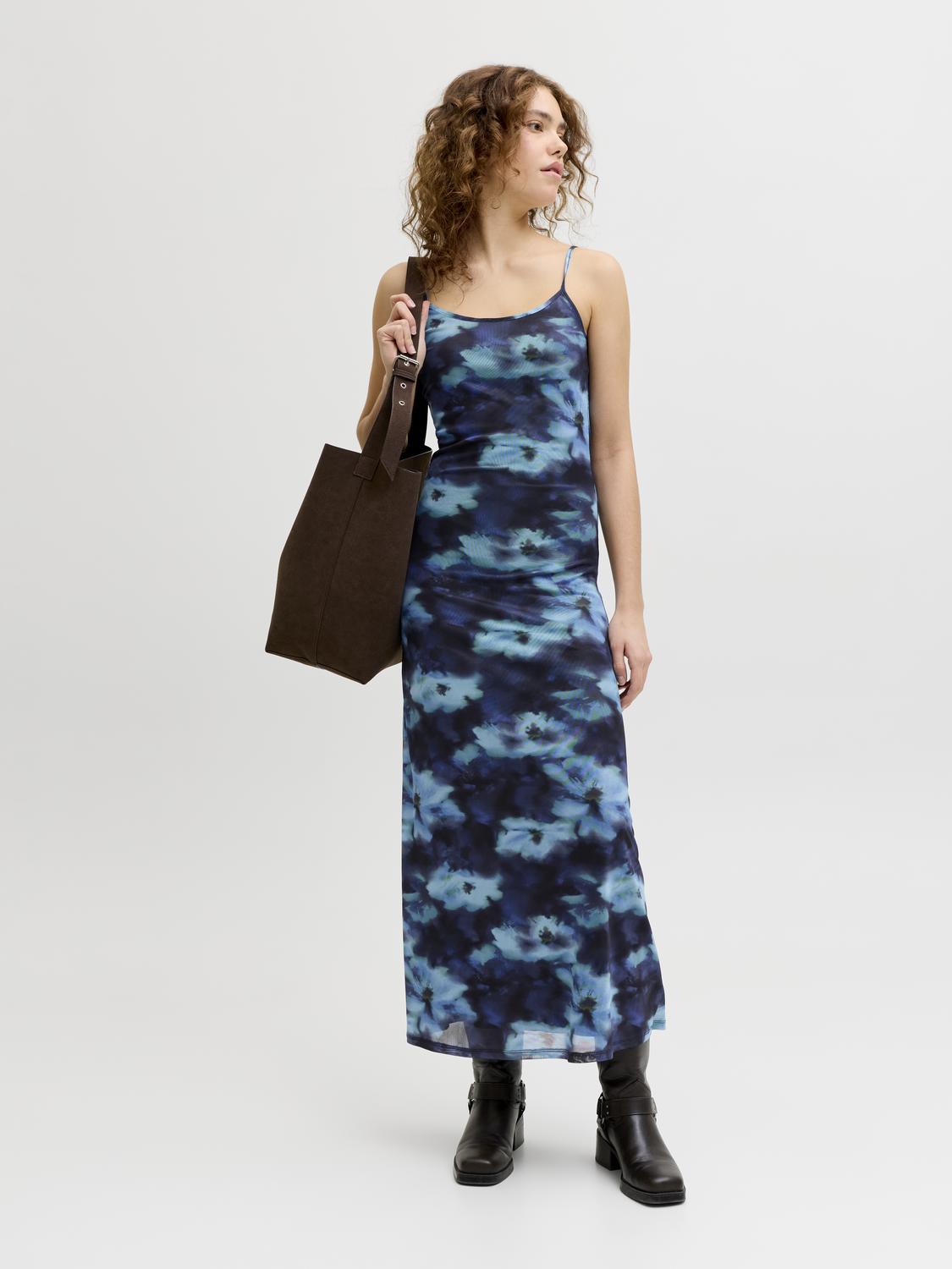 model_shot-front_full