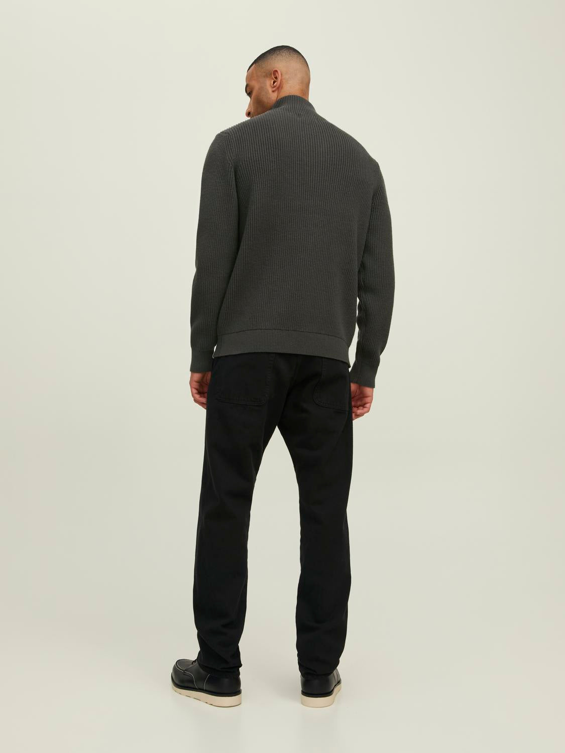 model_shot-back