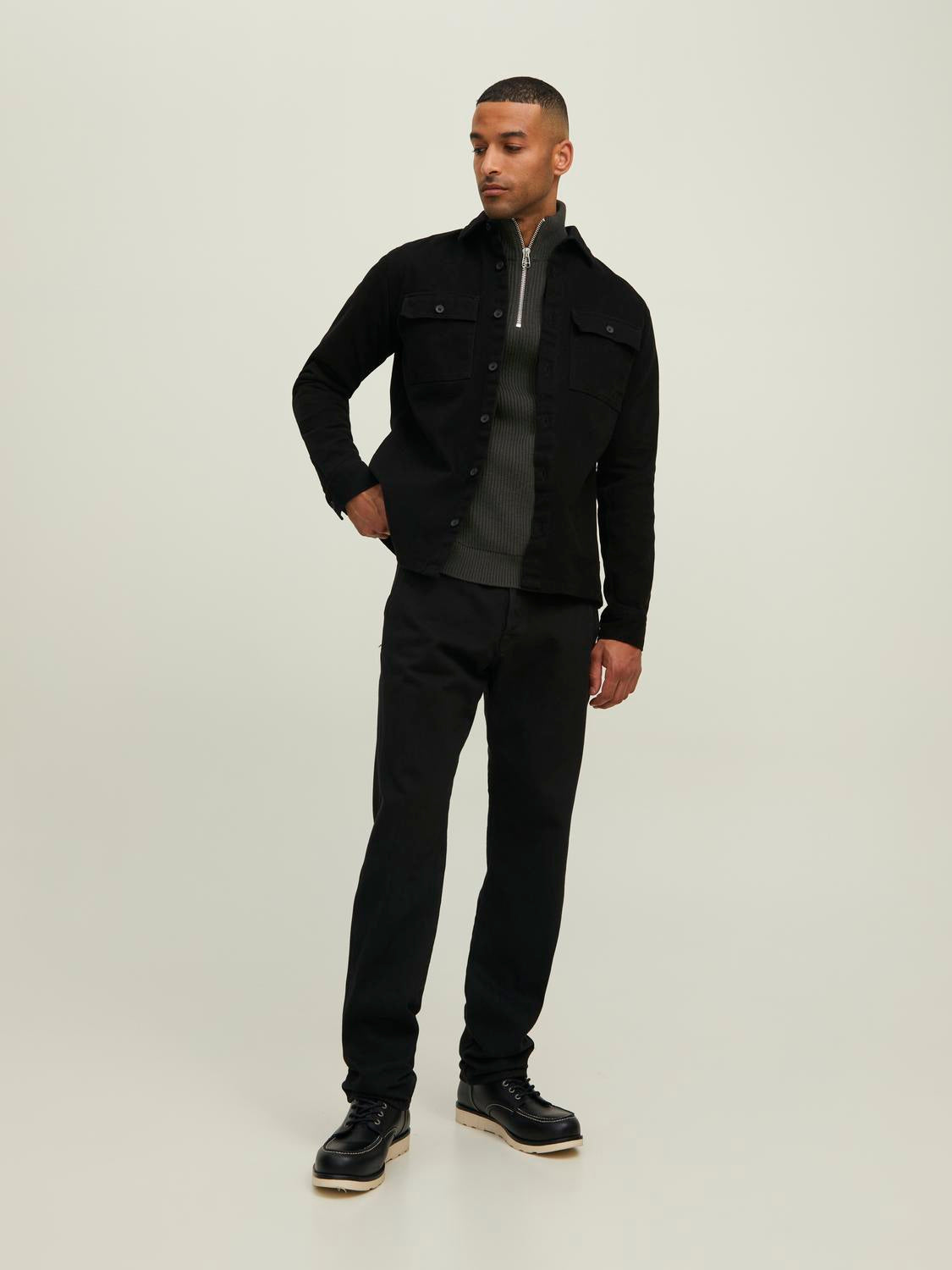 model_shot-front_full