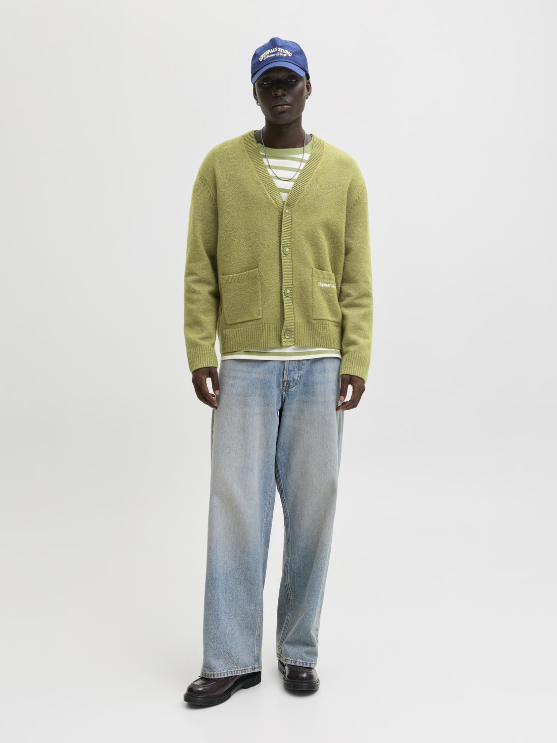 model_shot-front_full