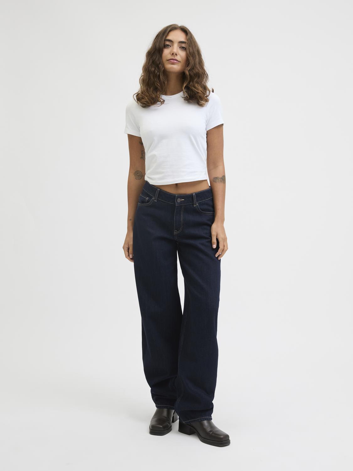 model_shot-front_full