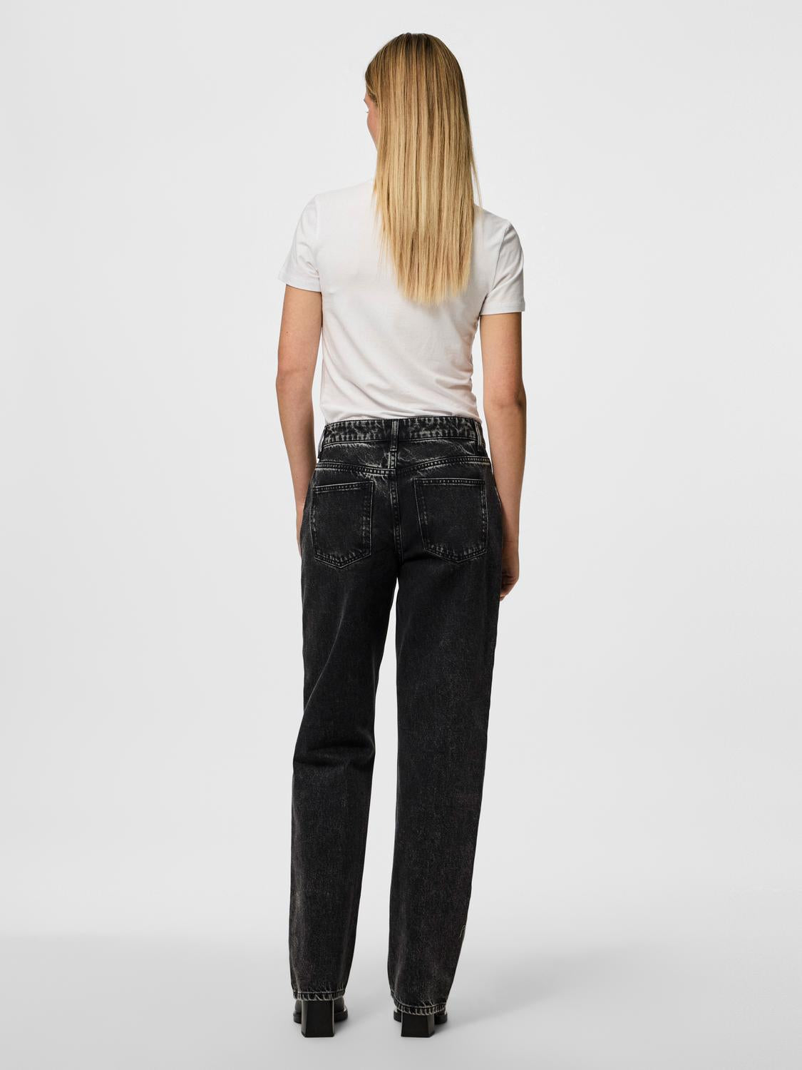 model_shot-back