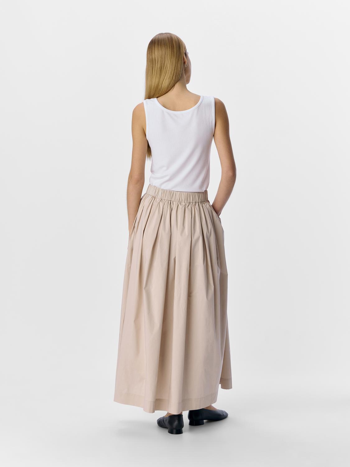 model_shot-back