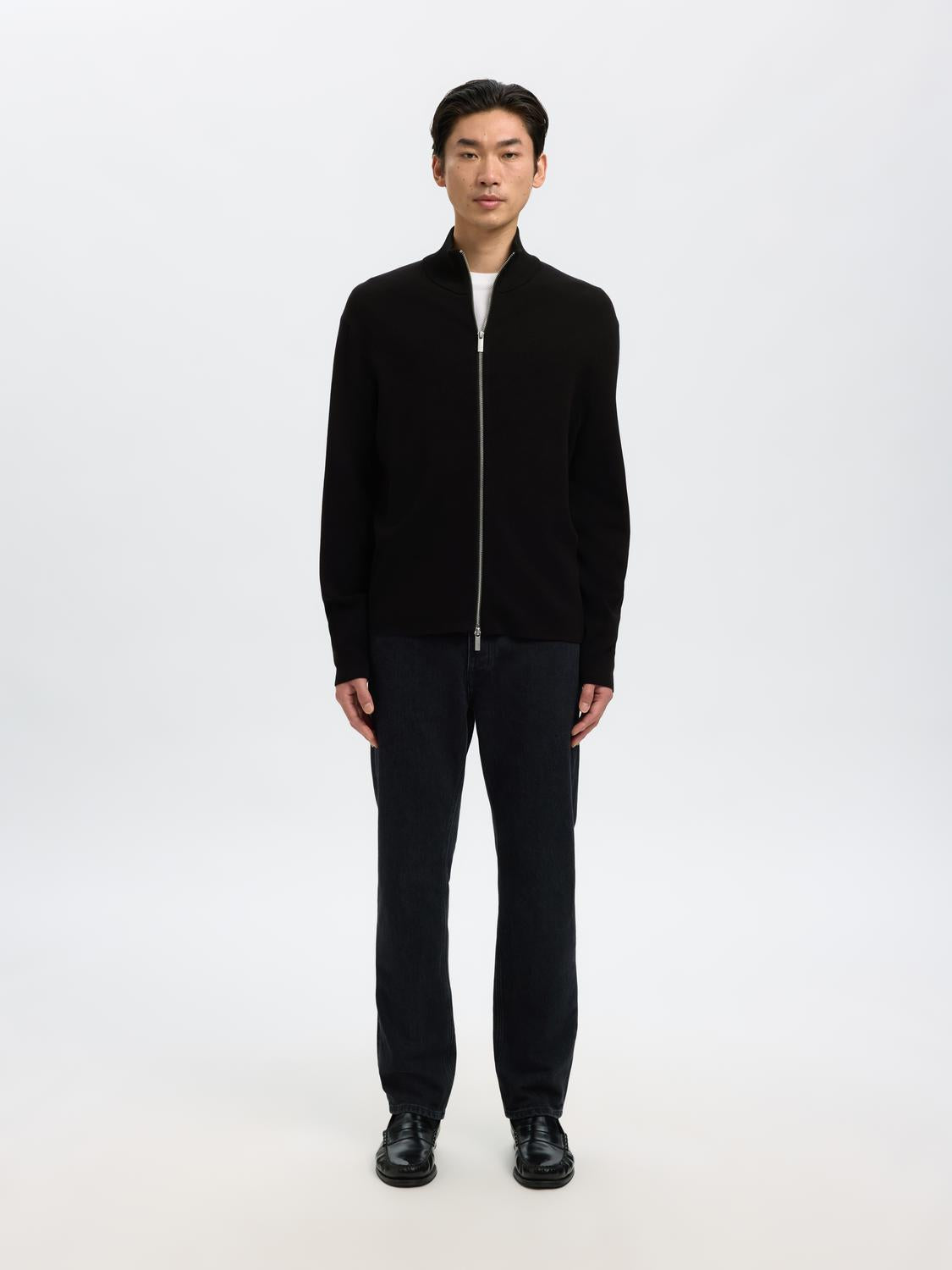 model_shot-front_full