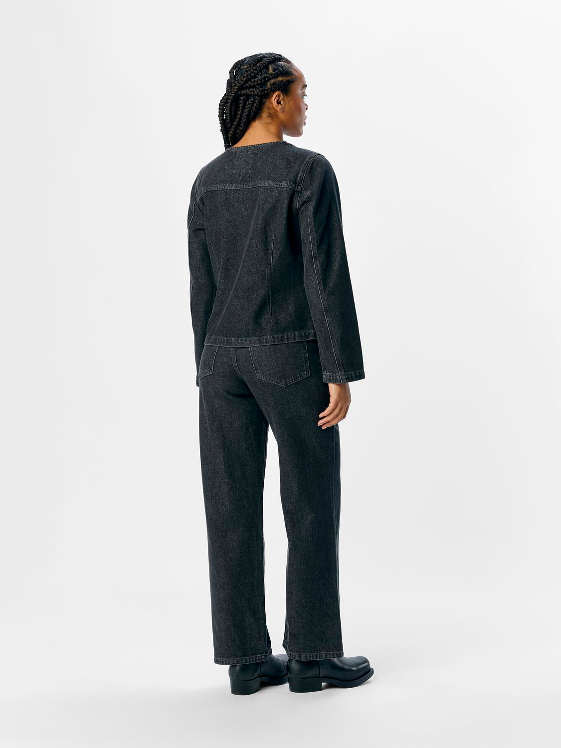 model_shot-back