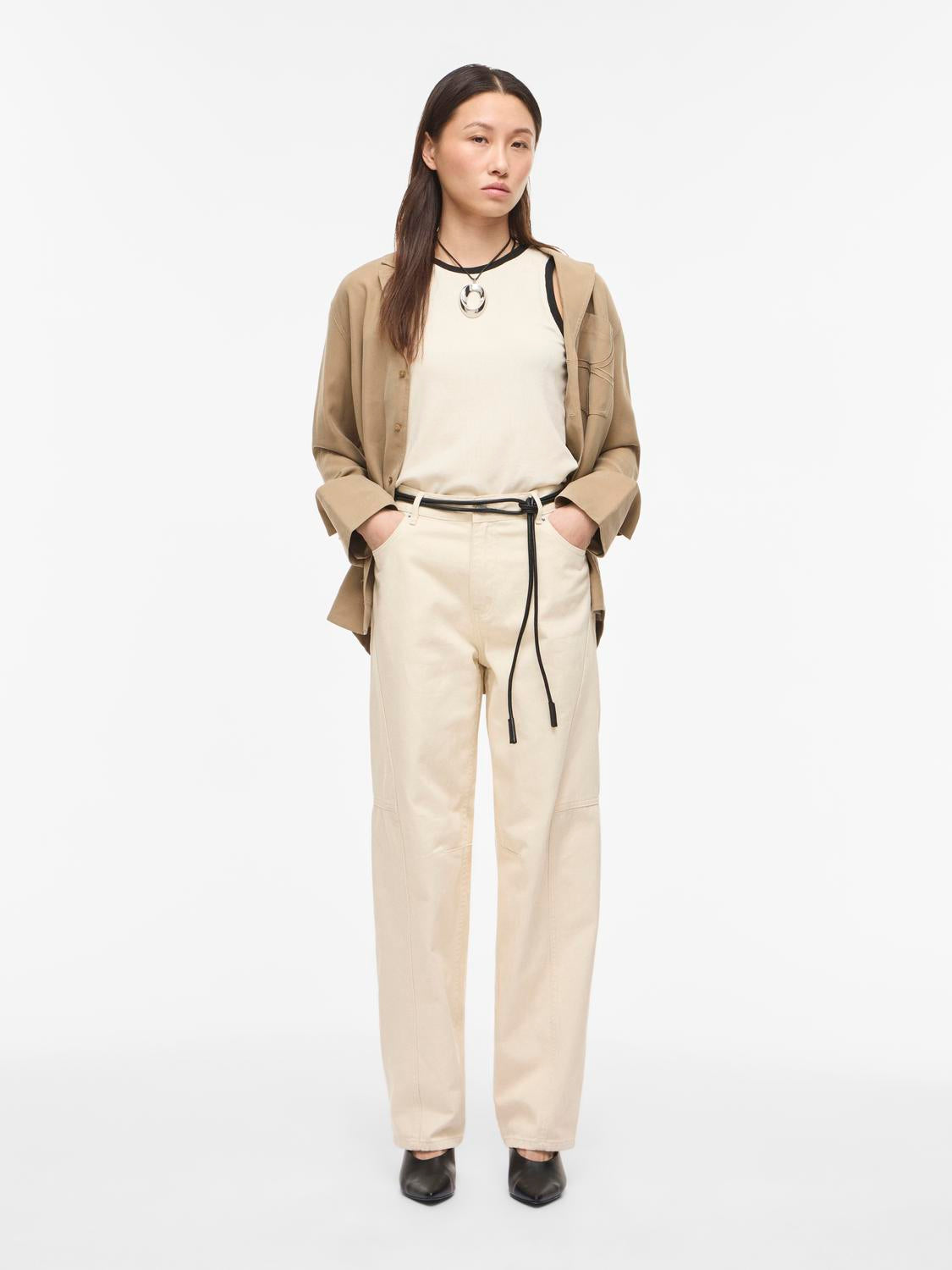 model_shot-front_full