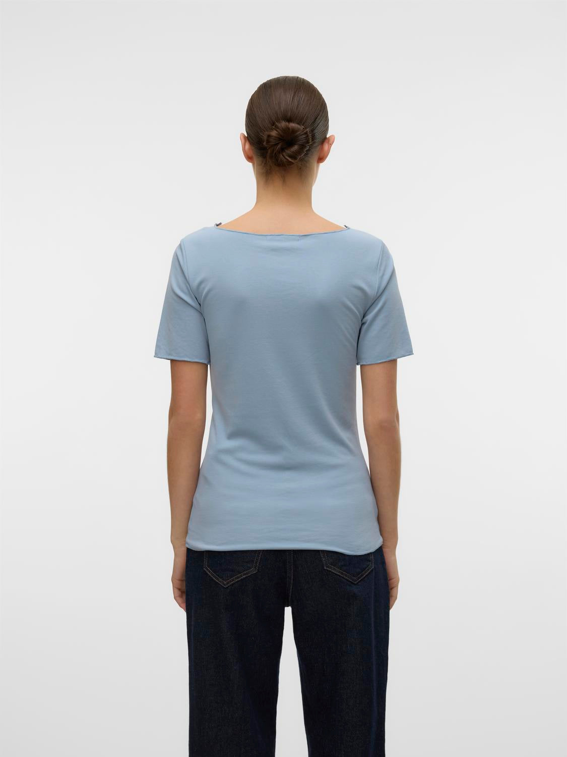 model_shot-back