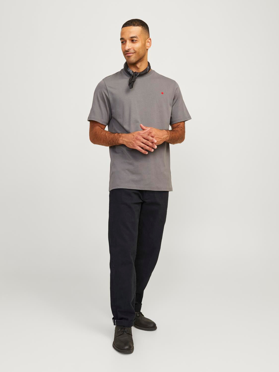 model_shot-front_full