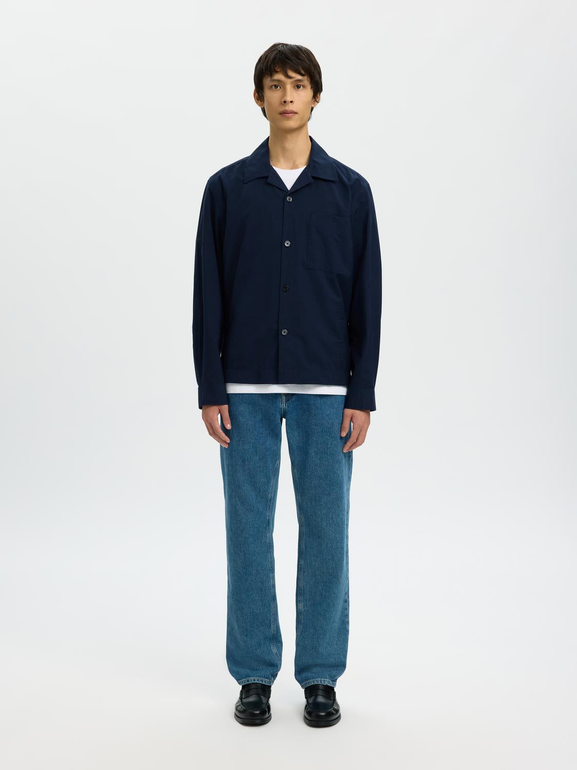 model_shot-front_full