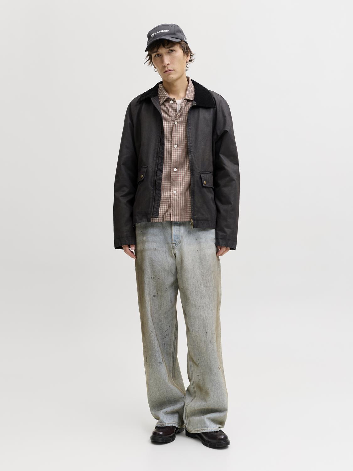 model_shot-front_full