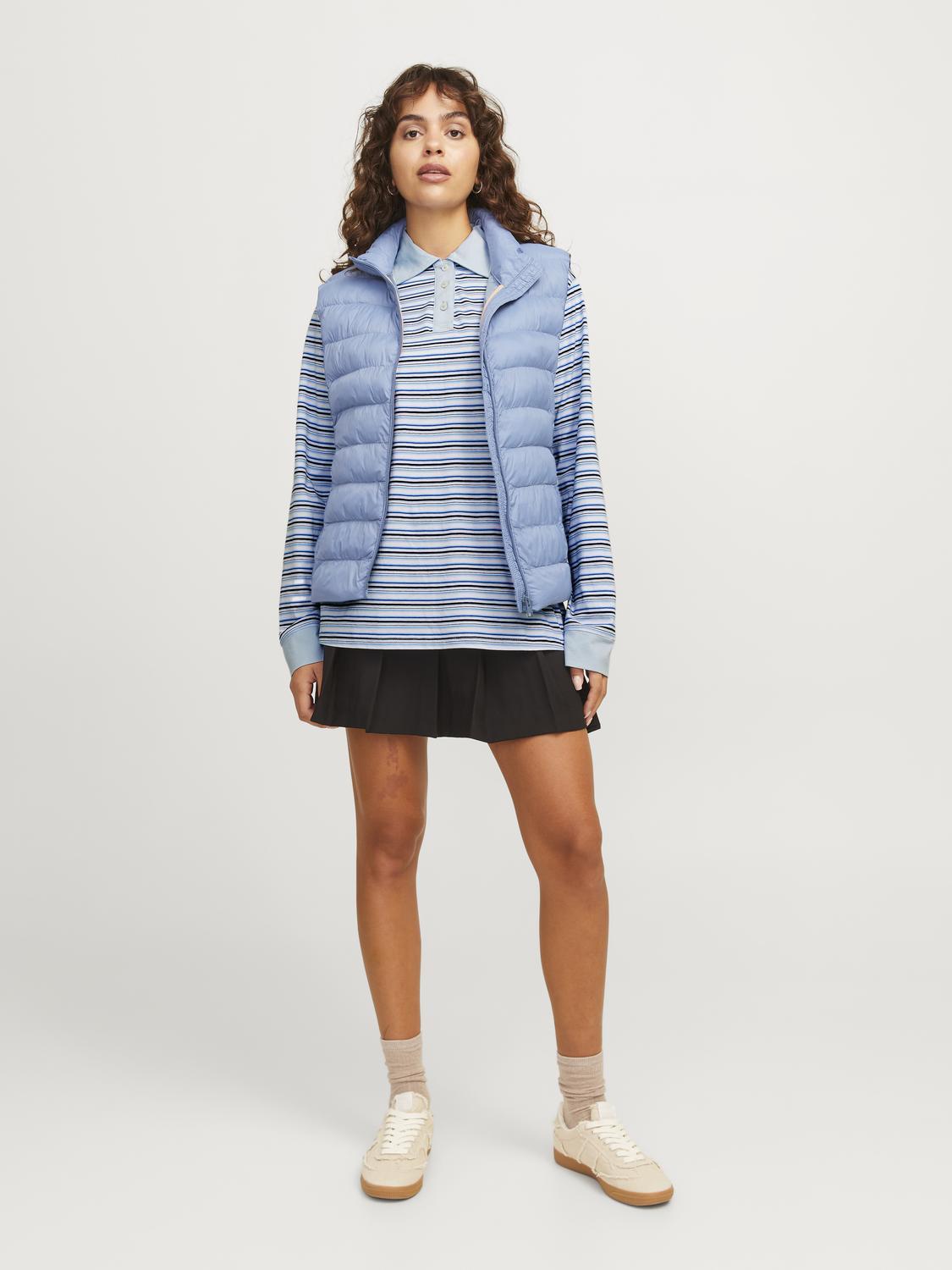 model_shot-front_full