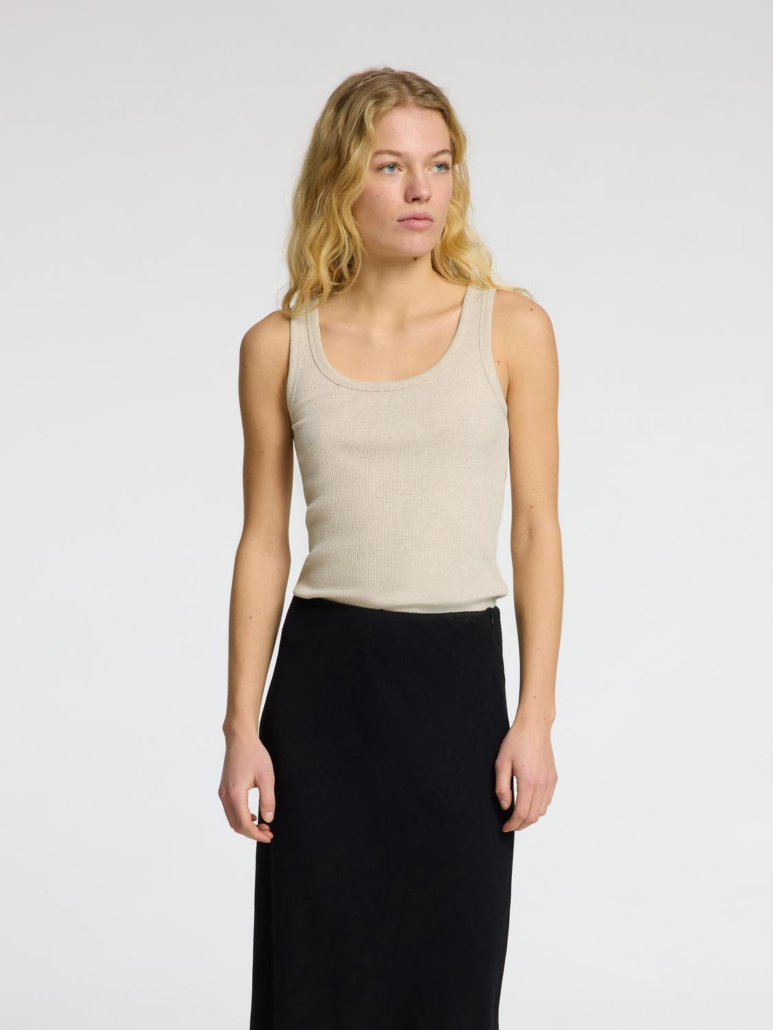 model_shot-front