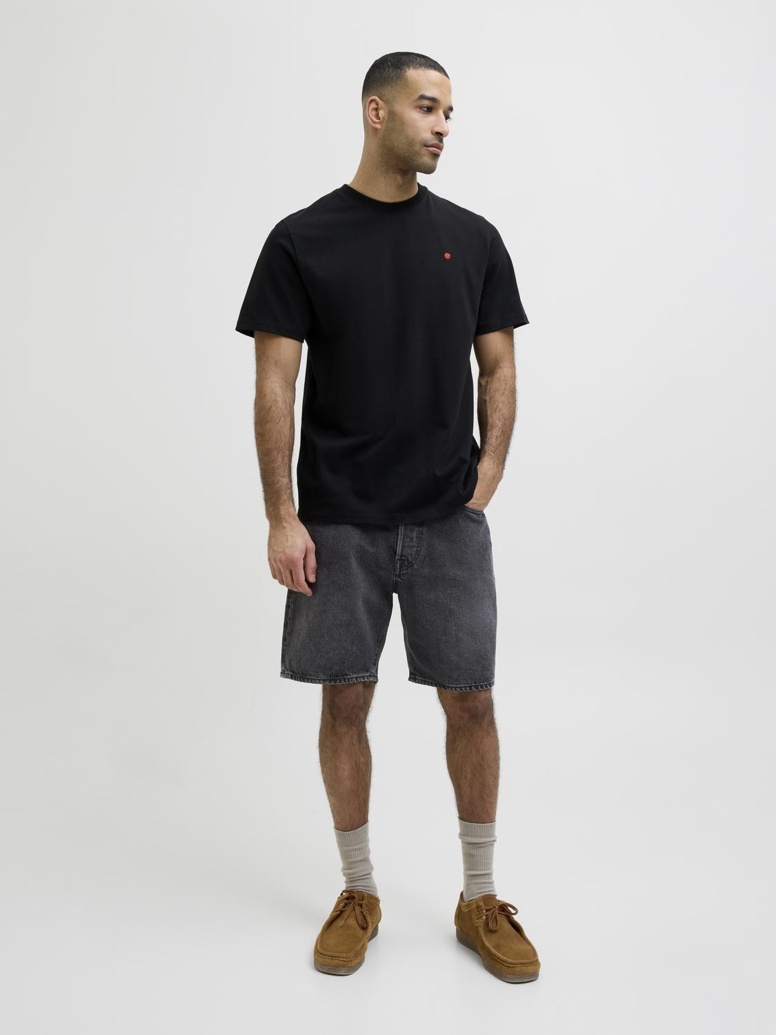 model_shot-front_full