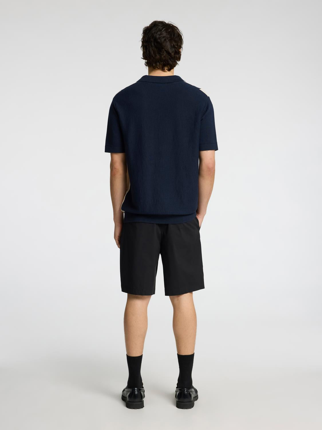 model_shot-back