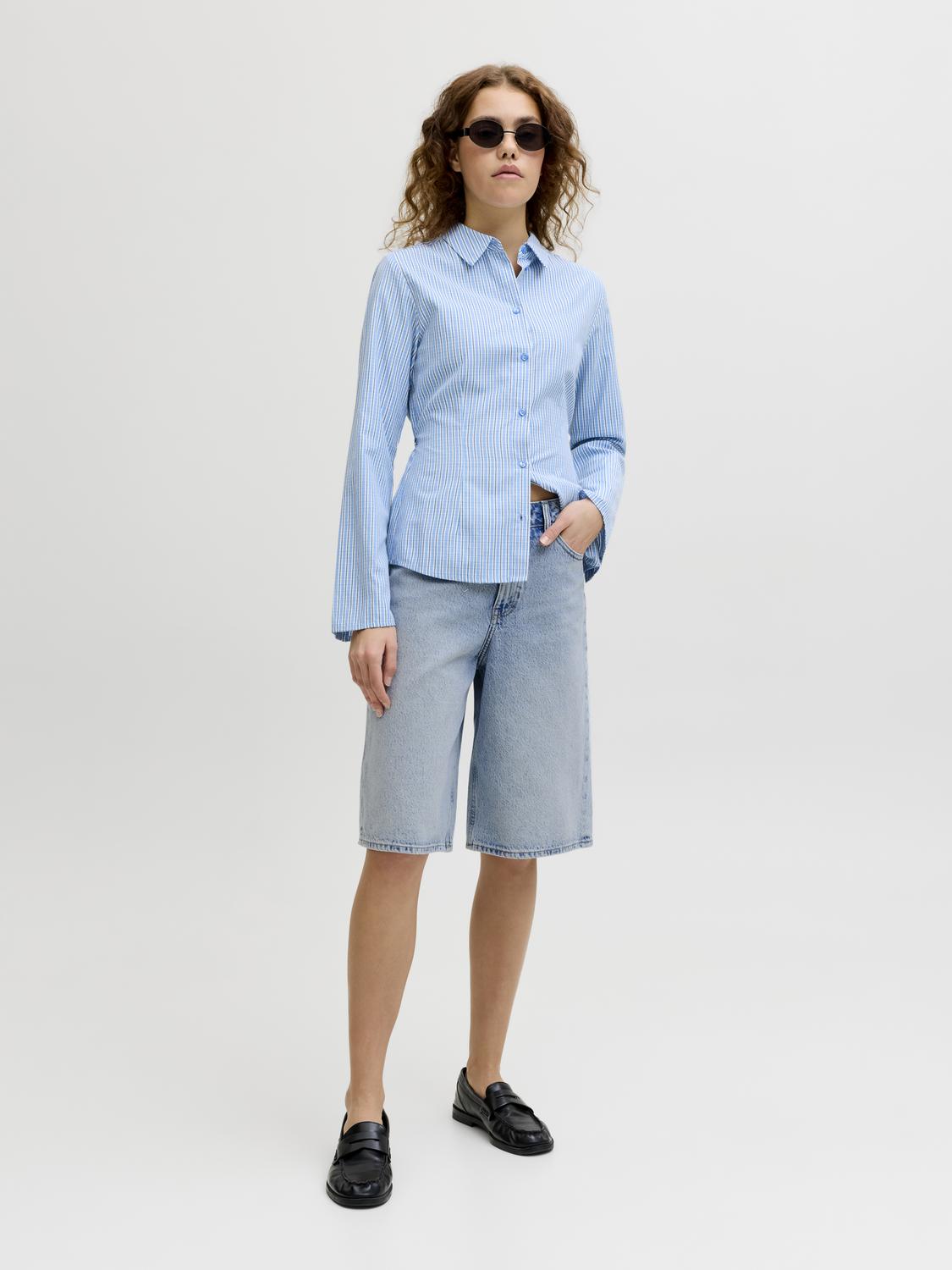 model_shot-front_full